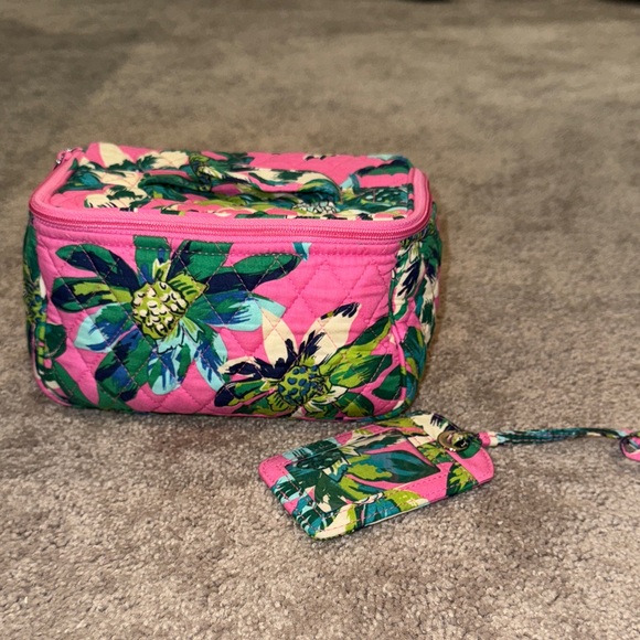 EUC Matching Vera Bradley Travel Accessories - Picture 1 of 7